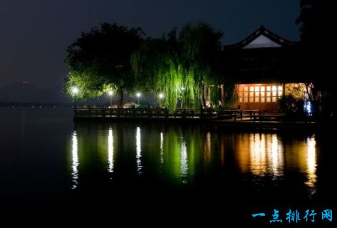 杭州西湖十景之一平湖秋月