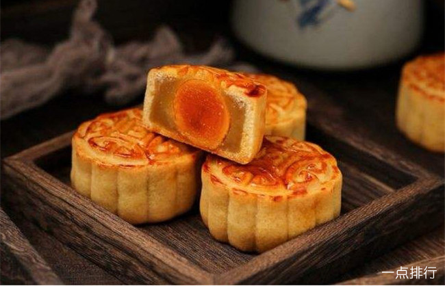 蛋黄莲蓉月饼