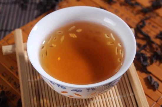 湿气重喝红茶还是绿茶，湿气重能不能喝红茶？