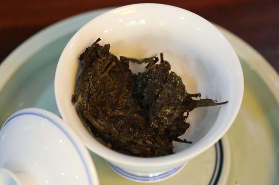 黑茶用什么容器装好，用什么装黑茶更好