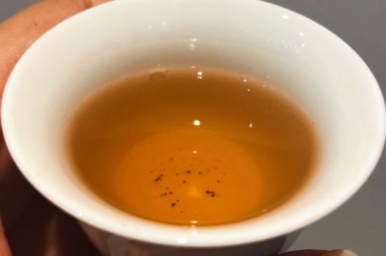 一喝茶就尿频正常吗，喝茶尿多是有坏处吗？