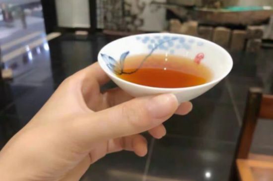 形容饮茶心境的诗句，闲坐饮茶的诗词