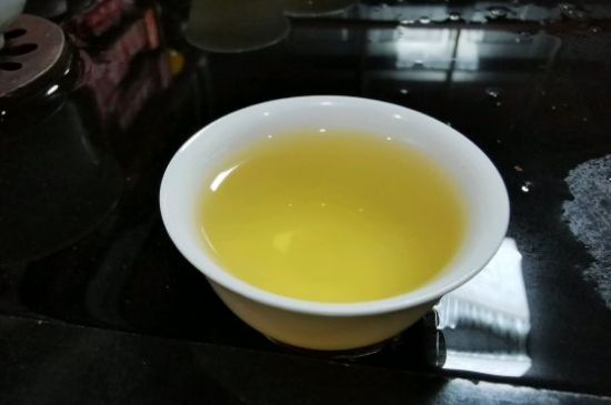 清晨的一杯早茶好句子，正能量的早茶心语