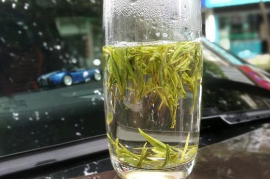 常喝红茶好还是绿茶好，绿茶和红茶哪个对身体更好？