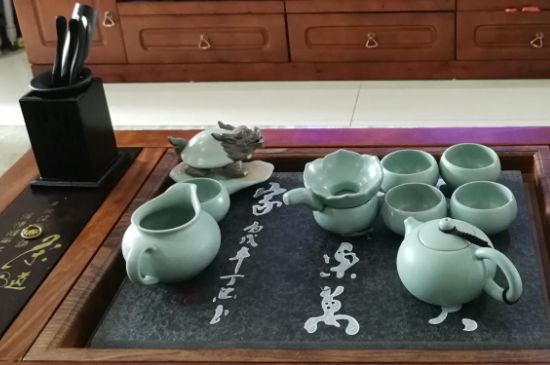 低端仿汝窑茶具有毒吗，淘宝的汝窑是化工瓷吗？