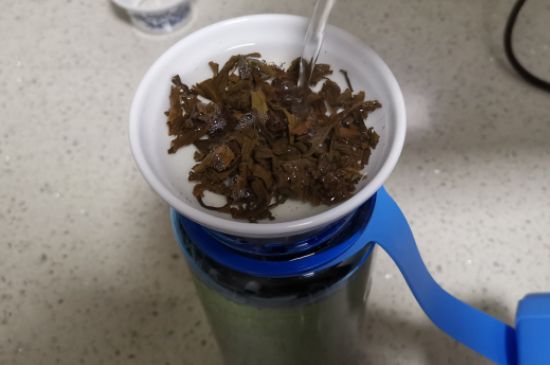 黑茶的金花致癌癌症村，黑茶喝了得癌症？