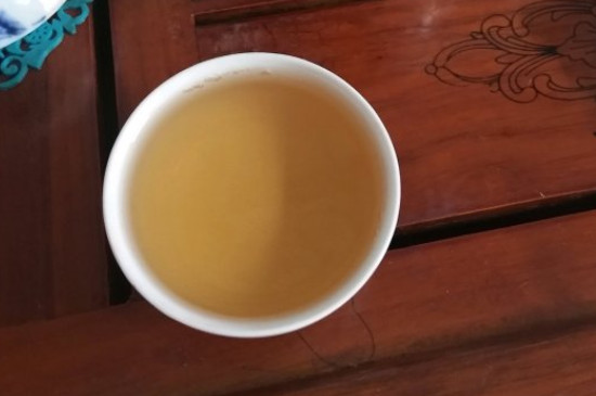 喝白茶上火还是去火，夏天煮老白茶上火吗？