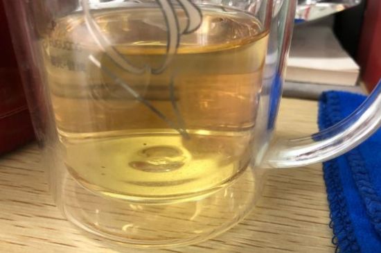 湿气重喝白茶好还是红茶好，湿热体质适合喝白茶吗