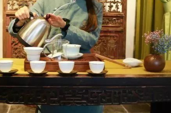 茶艺师年龄要求，茶艺师一般多大年龄？