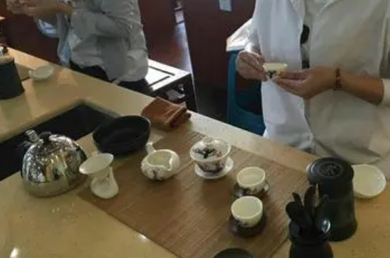 茶艺师与评茶师哪个更实用，评茶员和茶艺师哪个更好？